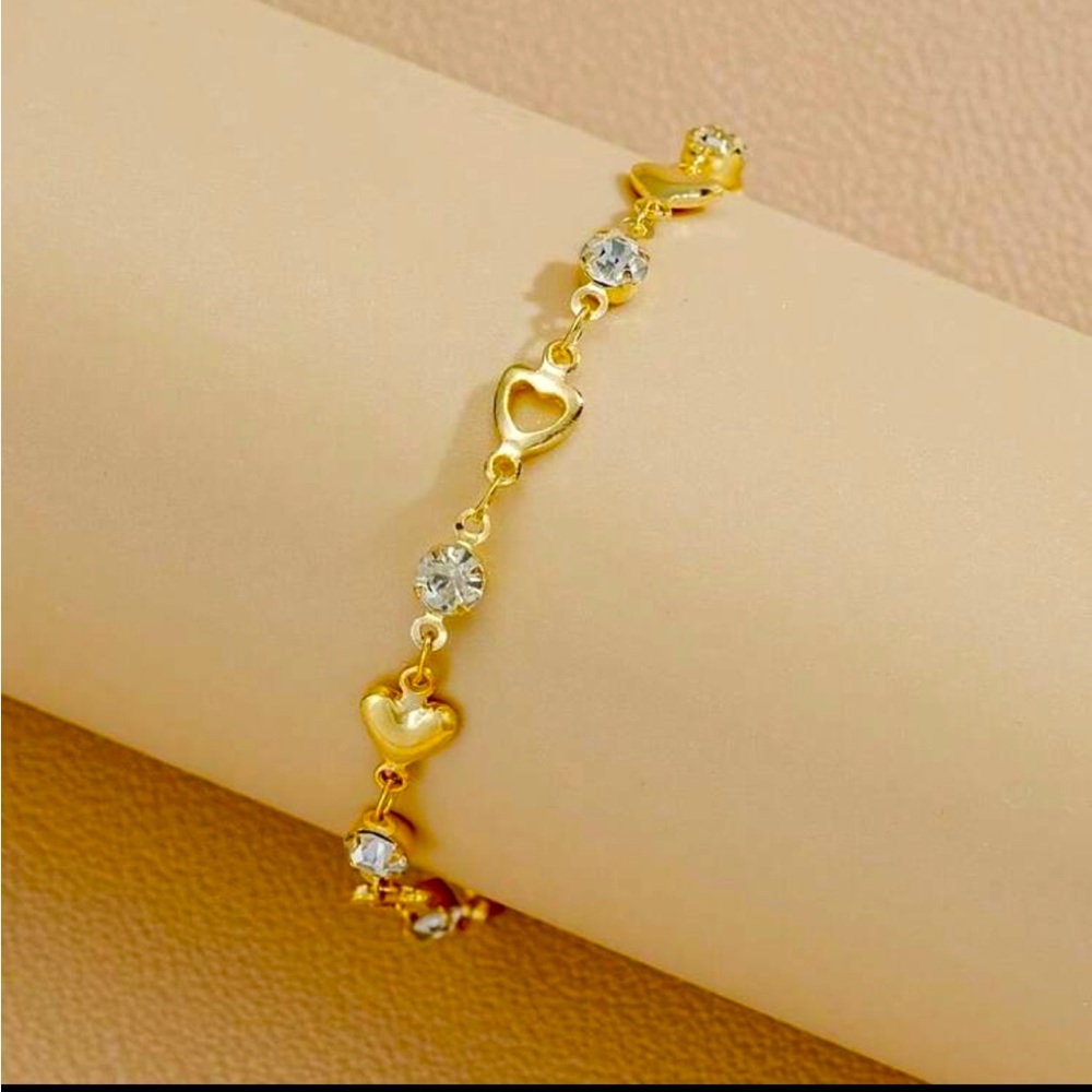 Elegant Gold Heart and Crystal Bracelet